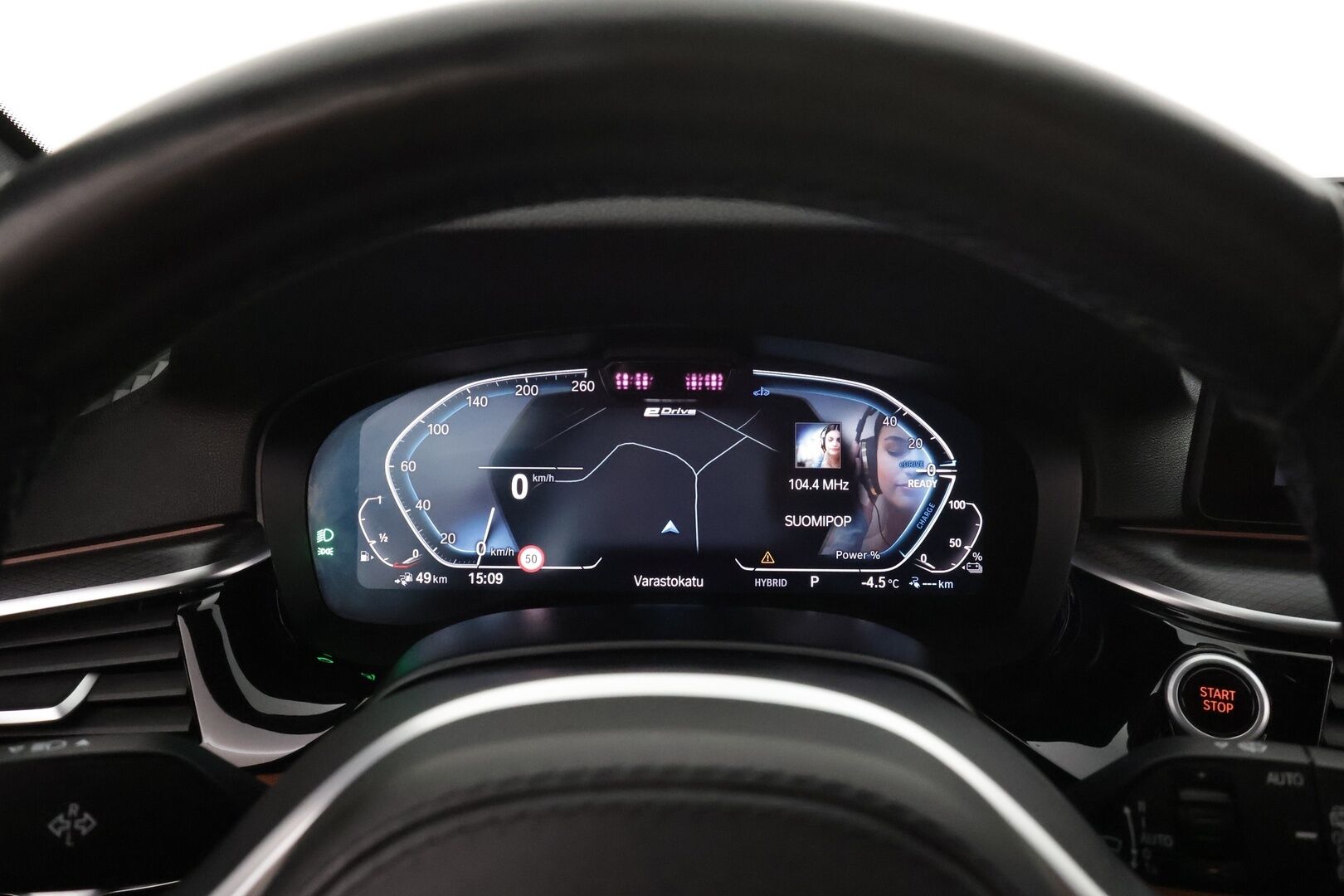 BMW 530 2021 G31 Touring 530e xDrive A Charged Edition M Sport * ACC / LED / P.Kamera / Koukku / HiFi / Navi / Comfort Access * - 2x Latauskaapelit / Kahdet renkaat aluvanteilla