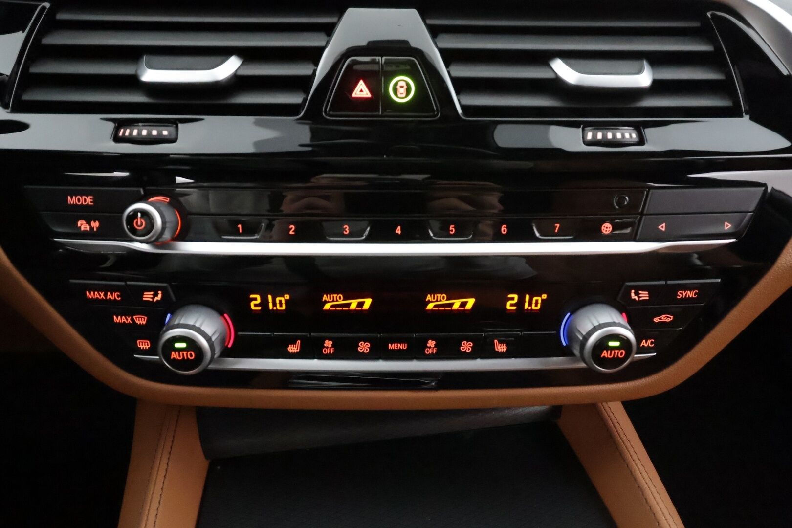 BMW 530 2021 G31 Touring 530e xDrive A Charged Edition M Sport * ACC / LED / P.Kamera / Koukku / HiFi / Navi / Comfort Access * - 2x Latauskaapelit / Kahdet renkaat aluvanteilla