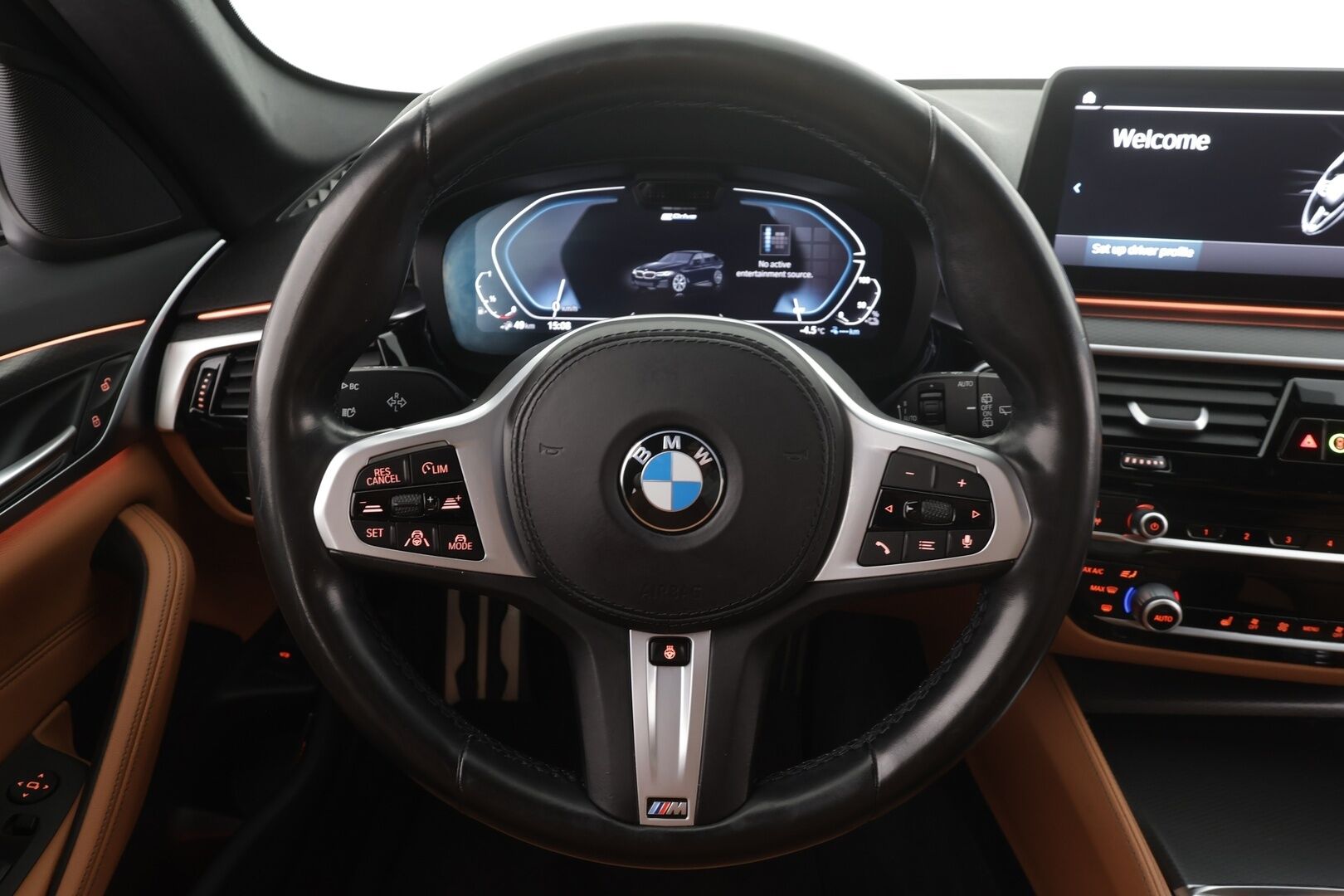 BMW 530 2021 G31 Touring 530e xDrive A Charged Edition M Sport * ACC / LED / P.Kamera / Koukku / HiFi / Navi / Comfort Access * - 2x Latauskaapelit / Kahdet renkaat aluvanteilla