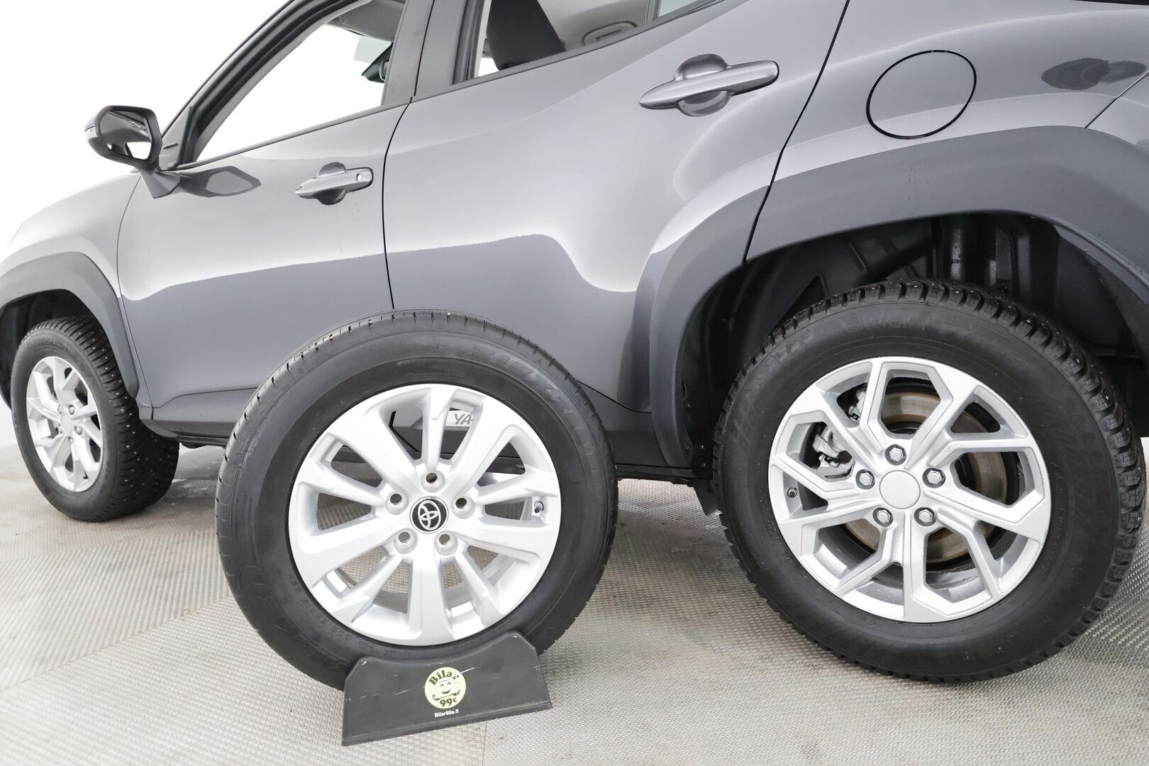 Toyota Yaris Cross 2024 1,5 Hybrid Active * ACC / P.kamera / LED / Navi / KeylessGo * - Suomi-auto / Kahdet renkaat aluvanteilla / Merkkihuollettu - HULLU BLACKWEEK KORKOTARJOUS 2,49%