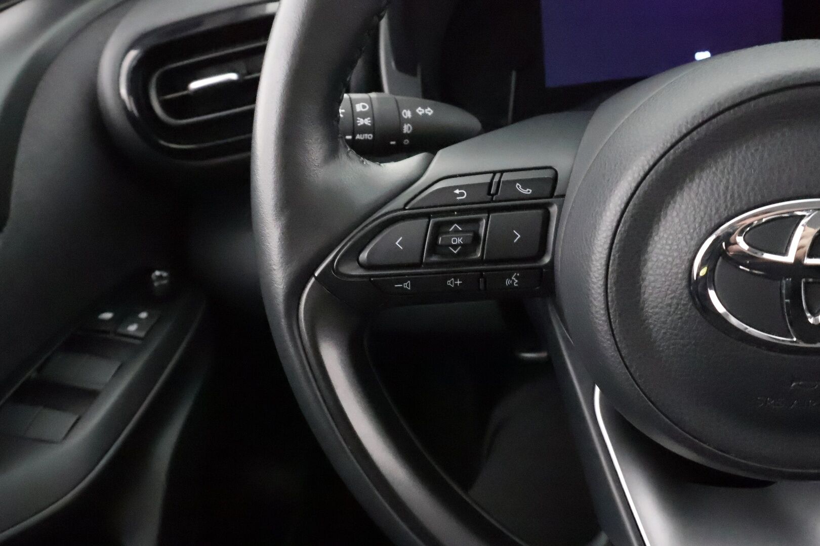 Toyota Yaris Cross 2024 1,5 Hybrid Active * ACC / P.kamera / LED / Navi / KeylessGo * - Suomi-auto / Kahdet renkaat aluvanteilla / Merkkihuollettu - HULLU BLACKWEEK KORKOTARJOUS 2,49%