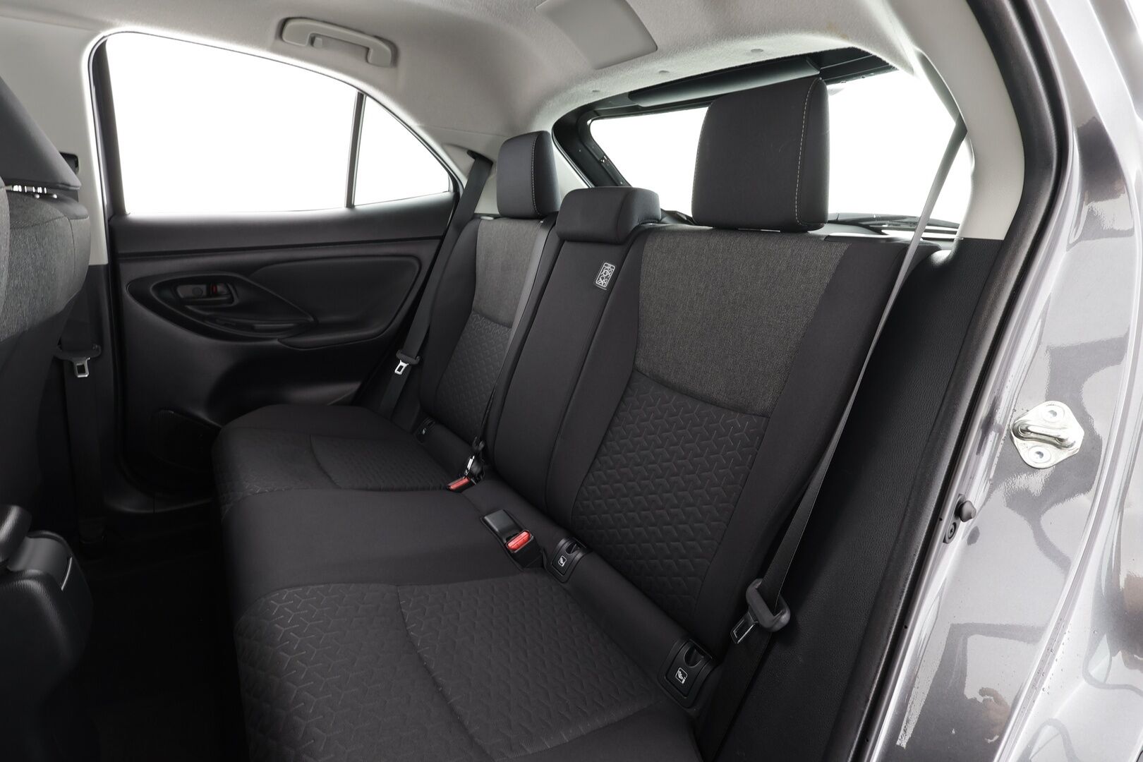 Toyota Yaris Cross 2024 1,5 Hybrid Active * ACC / P.kamera / LED / Navi / KeylessGo * - Suomi-auto / Kahdet renkaat aluvanteilla / Merkkihuollettu - HULLU BLACKWEEK KORKOTARJOUS 2,49%