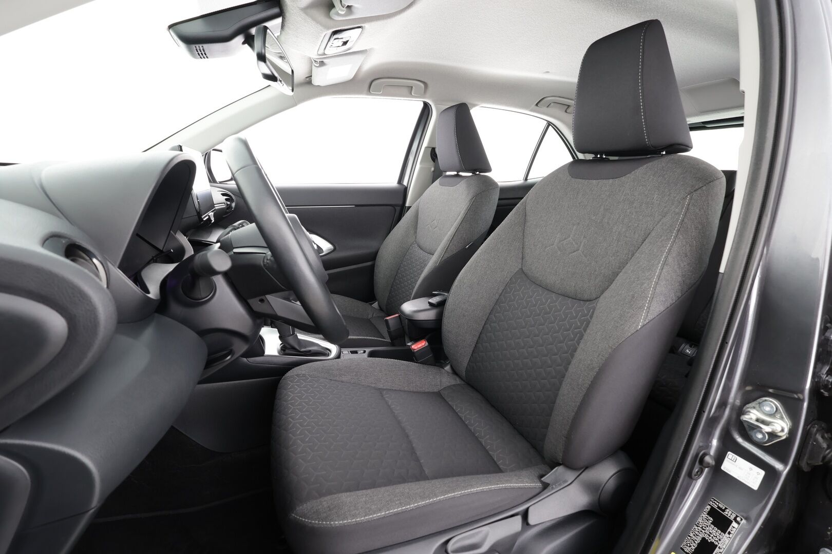 Toyota Yaris Cross 2024 1,5 Hybrid Active * ACC / P.kamera / LED / Navi / KeylessGo * - Suomi-auto / Kahdet renkaat aluvanteilla / Merkkihuollettu - HULLU BLACKWEEK KORKOTARJOUS 2,49%