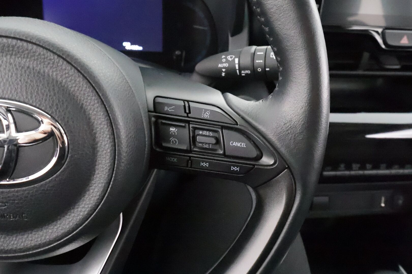 Toyota Yaris Cross 2024 1,5 Hybrid Active * ACC / P.kamera / LED / Navi / KeylessGo * - Suomi-auto / Kahdet renkaat aluvanteilla / Merkkihuollettu - HULLU BLACKWEEK KORKOTARJOUS 2,49%