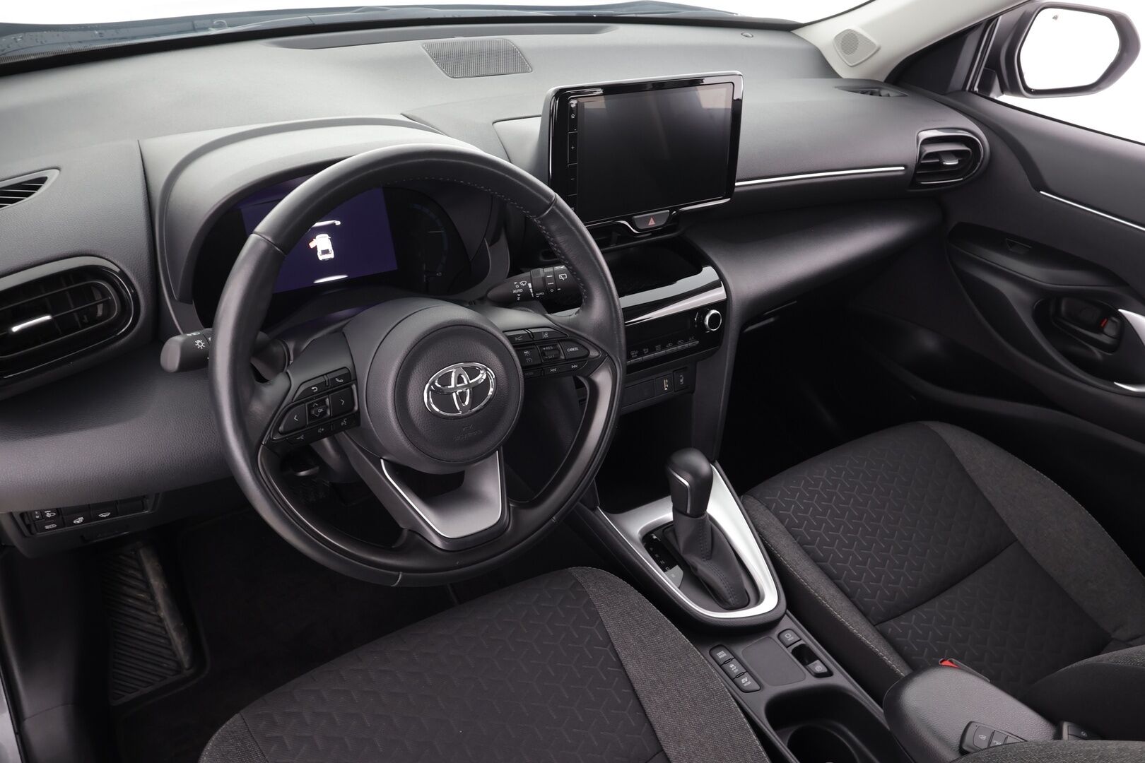 Toyota Yaris Cross 2024 1,5 Hybrid Active * ACC / P.kamera / LED / Navi / KeylessGo * - Suomi-auto / Kahdet renkaat aluvanteilla / Merkkihuollettu - HULLU BLACKWEEK KORKOTARJOUS 2,49%