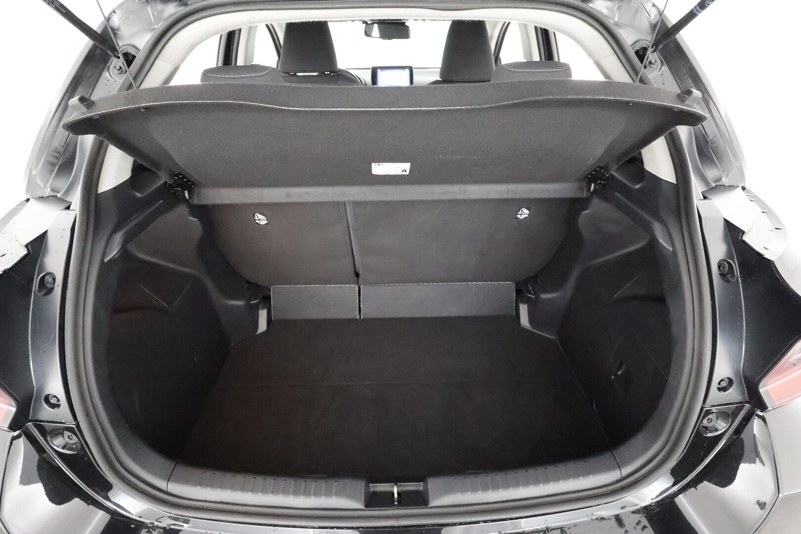 Toyota Yaris 2024 1,5 Hybrid 116 Intense Plus * ACC / P.kamera / Digimittaristo / LED / Facelift / 2xRenkaat / Ratinlämmitin * - 1.Om Suomi-auto / Merkkihuollettu - HULLU BLACKWEEK KORKOTARJOUS 2,49%