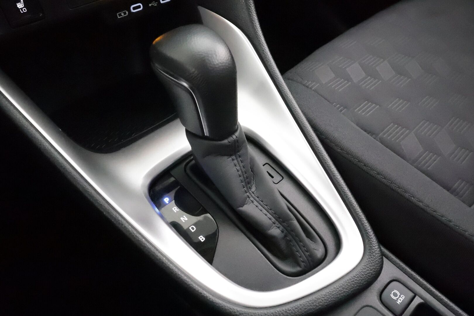 Toyota Yaris 2024 1,5 Hybrid 116 Intense * 1.Om Suomi-auto /  ACC / P.kamera / Ratinlämmitin / Kaistavahti / Apple&Android * - Kahdet renkaat aluvanteilla / Merkkihuollettu