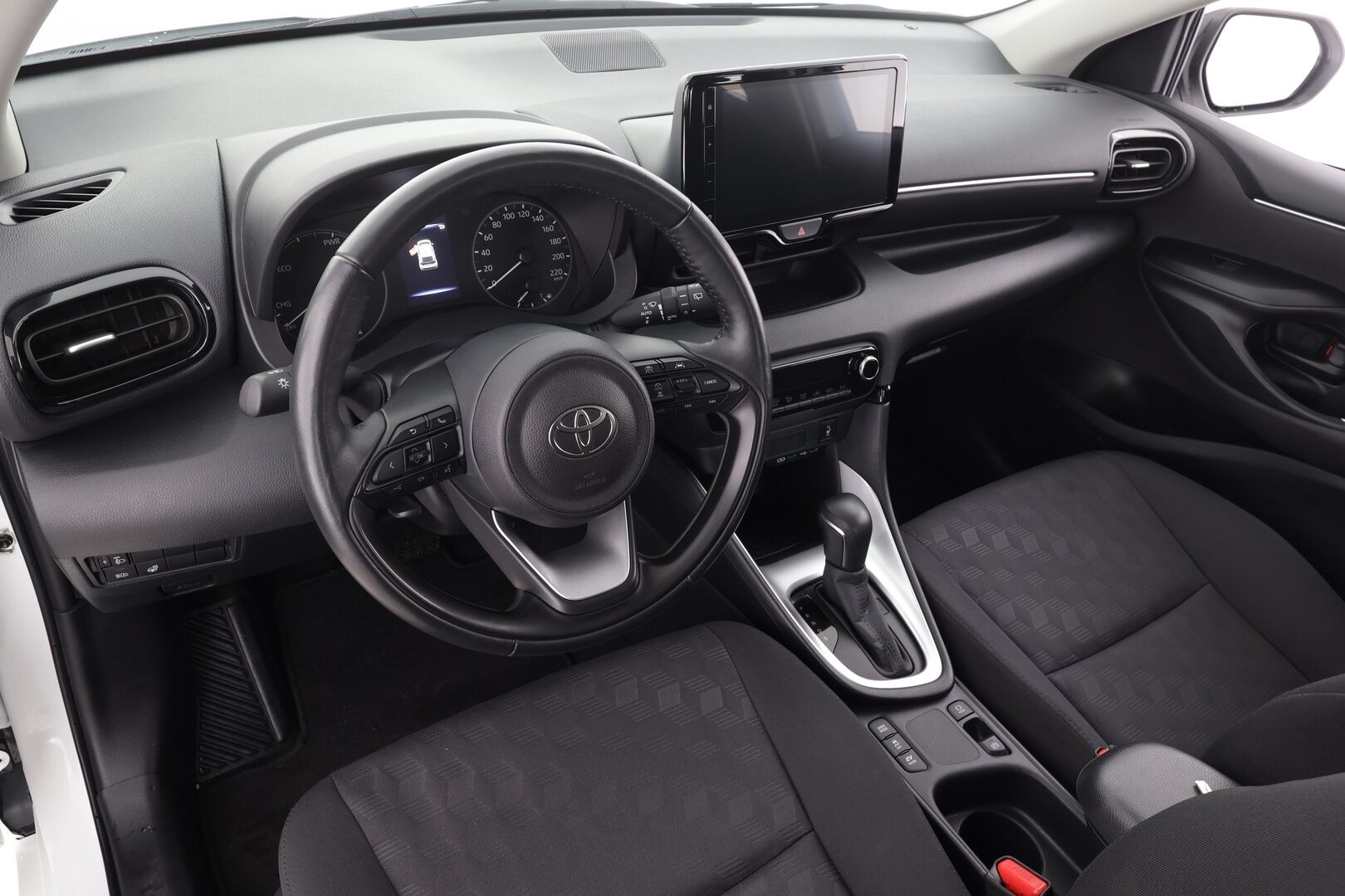 Toyota Yaris 2024 1,5 Hybrid 116 Intense * 1.Om Suomi-auto /  ACC / P.kamera / Ratinlämmitin / Kaistavahti / Apple&Android * - Kahdet renkaat aluvanteilla / Merkkihuollettu