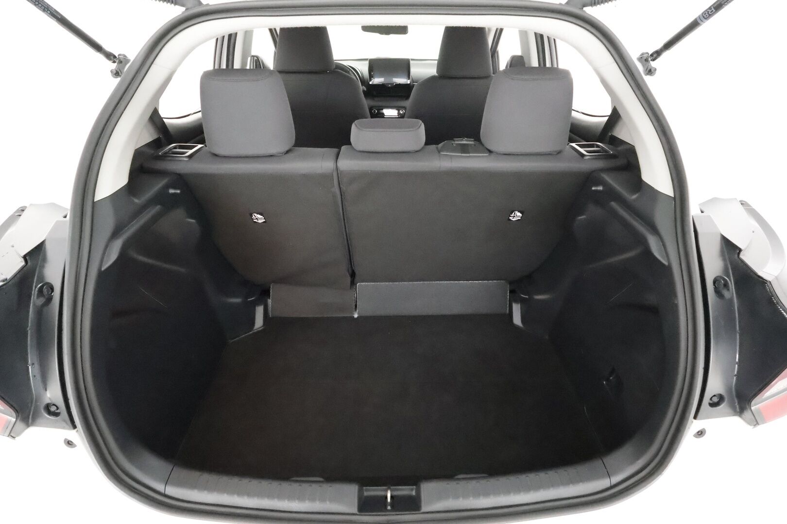 Toyota Yaris 2024 1,5 Hybrid 116 Intense * 1.Om Suomi-auto /  ACC / P.kamera / Ratinlämmitin / Kaistavahti / Apple&Android * - Kahdet renkaat aluvanteilla / Merkkihuollettu - HULLUT BLACKWEEK JATKOT - KORKOTARJOUS 2,49%