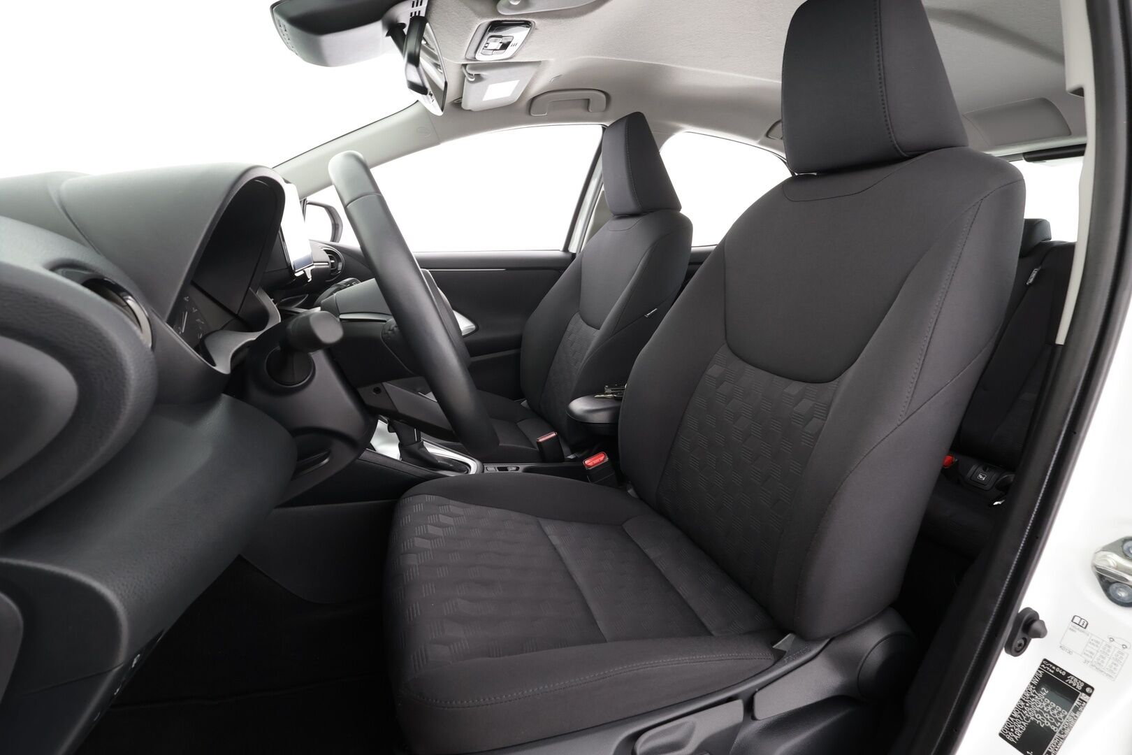 Toyota Yaris 2024 1,5 Hybrid 116 Intense * 1.Om Suomi-auto /  ACC / P.kamera / Ratinlämmitin / Kaistavahti / Apple&Android * - Kahdet renkaat aluvanteilla / Merkkihuollettu - HULLUT BLACKWEEK JATKOT - KORKOTARJOUS 2,49%