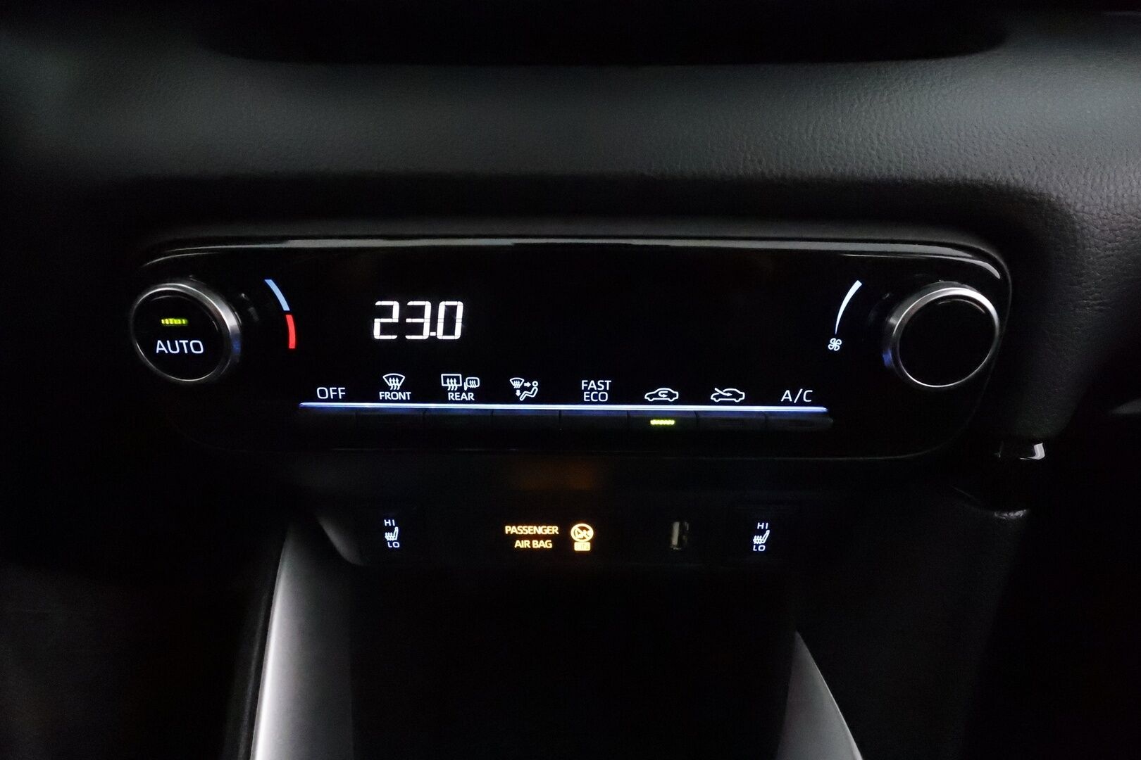 Toyota Yaris 2024 1,5 Hybrid Active Business **ACC / P.kamera / Navi / Kaistavahti / Lohkolämmitin Sisäpistokkeella / KeylessGO - 1-om Suomi-auto / Kahdet Renkaat