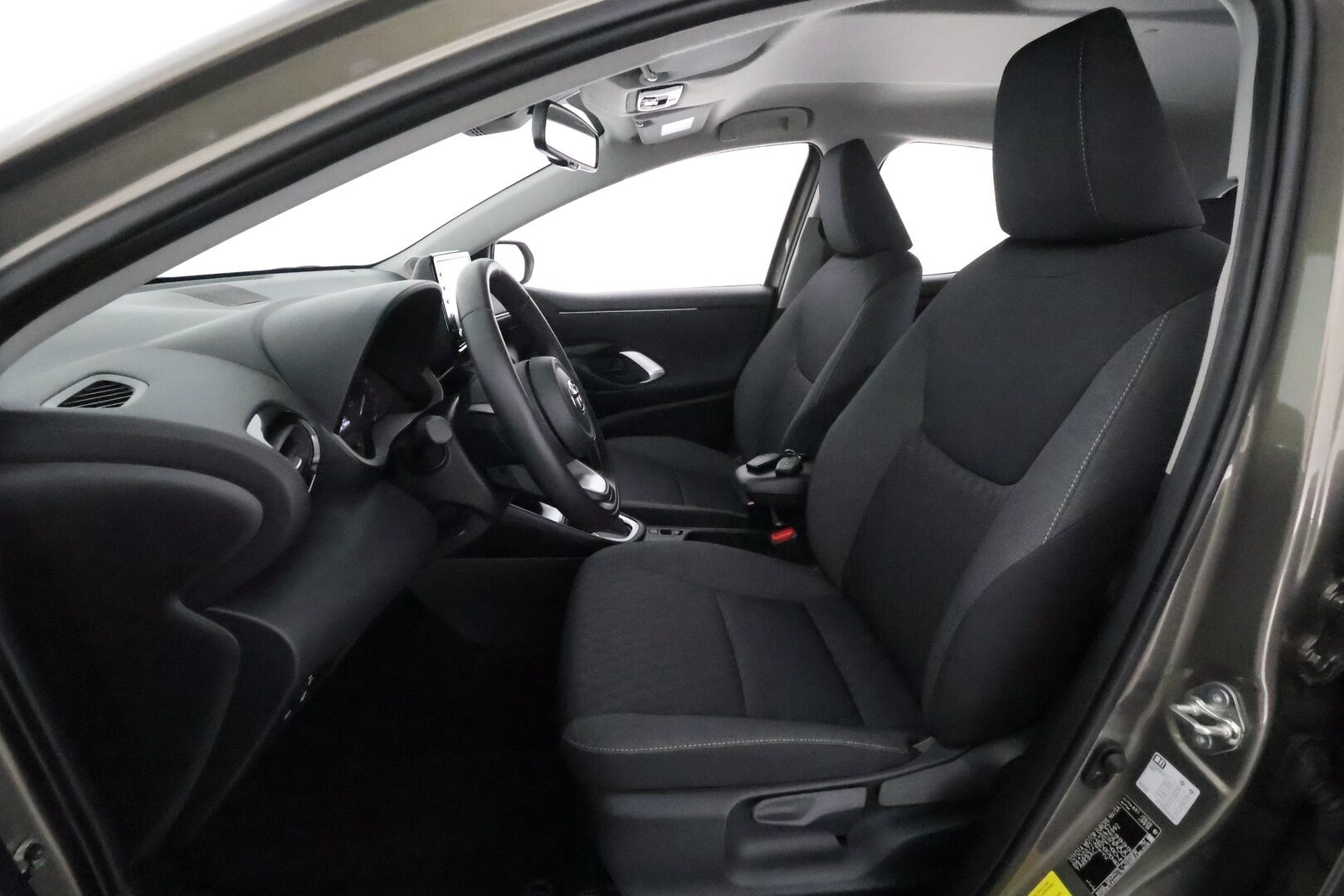 Toyota Yaris 2024 1,5 Hybrid Active Business **ACC / P.kamera / Navi / Kaistavahti / Lohkolämmitin Sisäpistokkeella / KeylessGO - 1-om Suomi-auto / Kahdet Renkaat