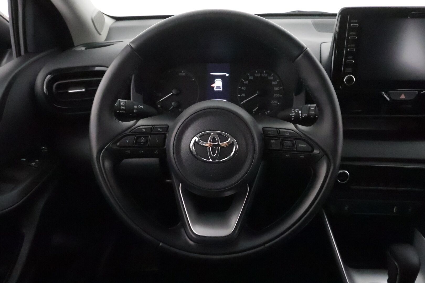 Toyota Yaris 2024 1,5 Hybrid Active Business **ACC / P.kamera / Navi / Kaistavahti / Lohkolämmitin Sisäpistokkeella / KeylessGO - 1-om Suomi-auto / Kahdet Renkaat
