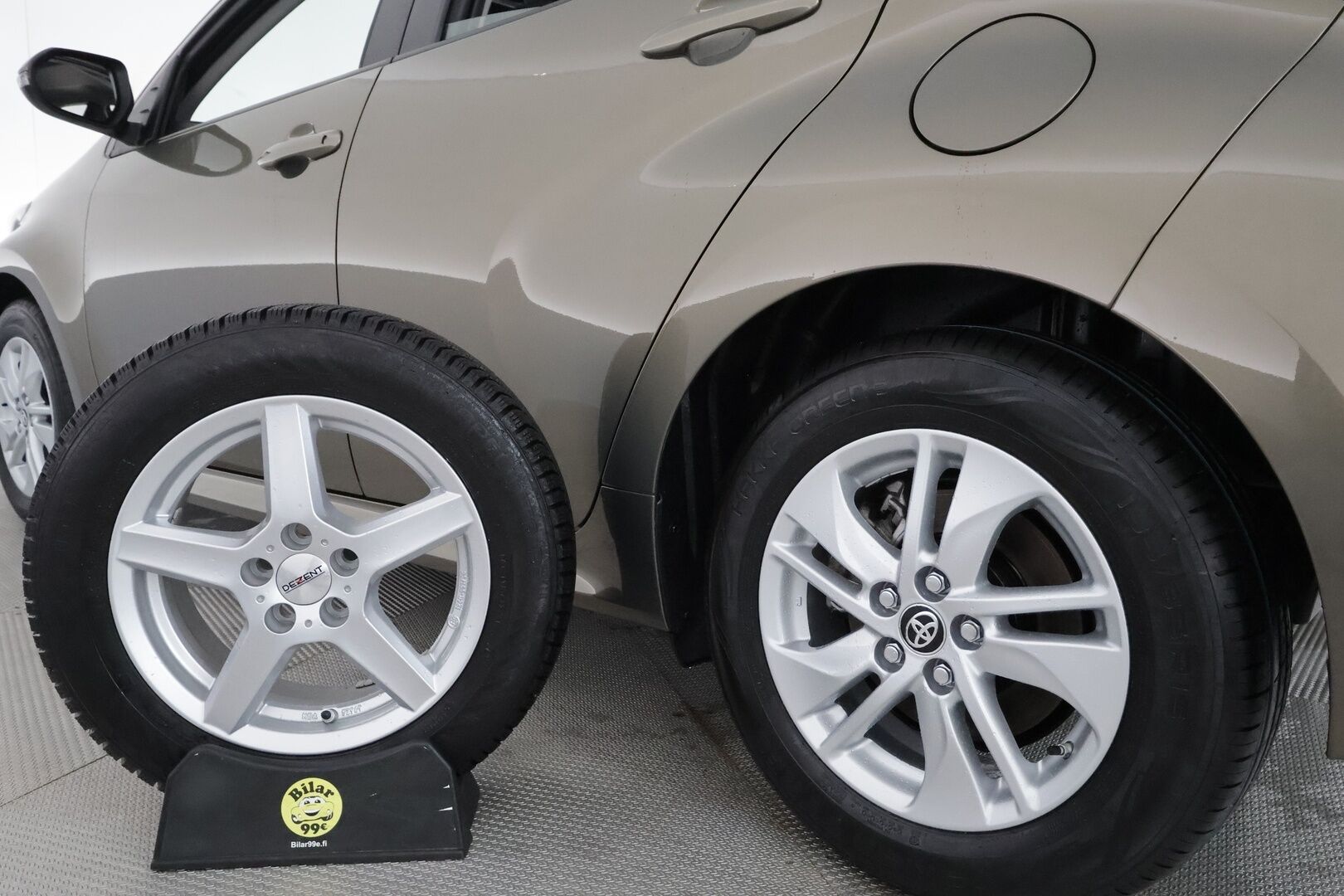 Toyota Yaris 2024 1,5 Hybrid Active Business **ACC / P.kamera / Navi / Kaistavahti / Lohkolämmitin Sisäpistokkeella / KeylessGO - 1-om Suomi-auto / Kahdet Renkaat