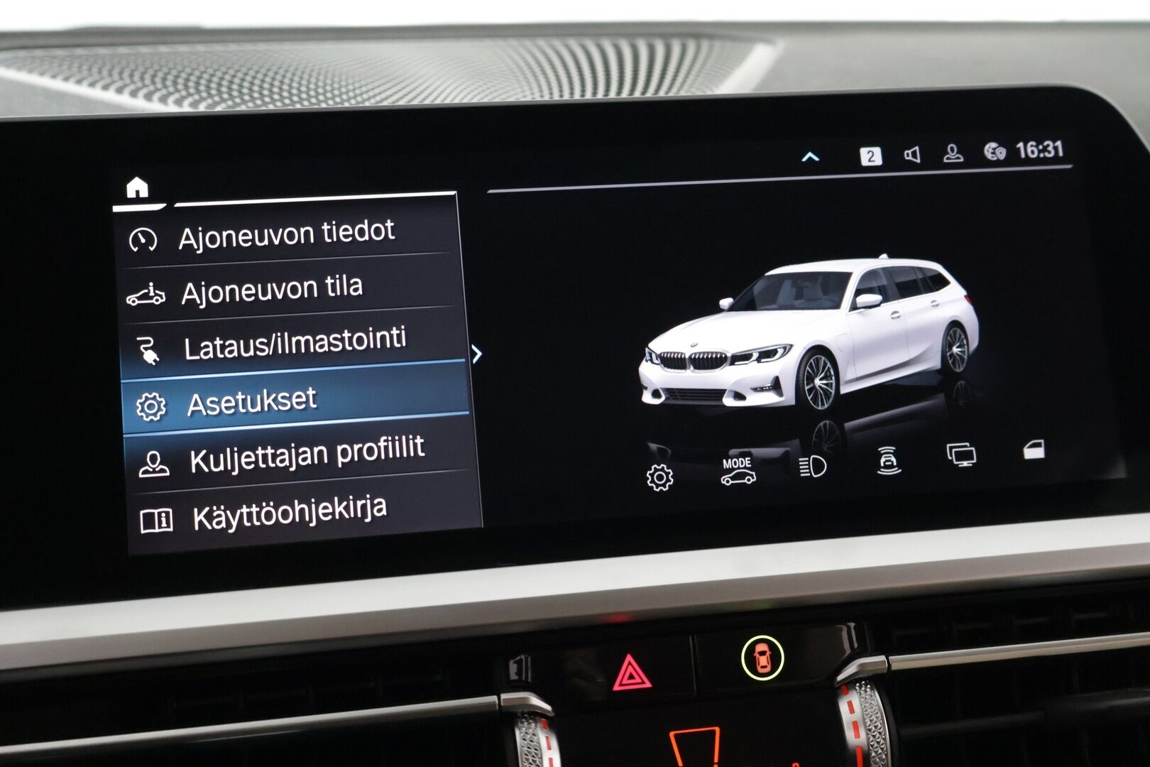 BMW 330 2021 G21 Touring 330e A Charged Edition Sport  * Sportline / Digimittaristo / H&K / S-koukku / ACC / Nahkasisusta / - | Harman-Cardon- sound system | Ambient light | Tutkat | Vaalea nahkasisusta | Akkukäyttöinen lisälämmitin | Adaptiivinen vakionopeudensäädin |