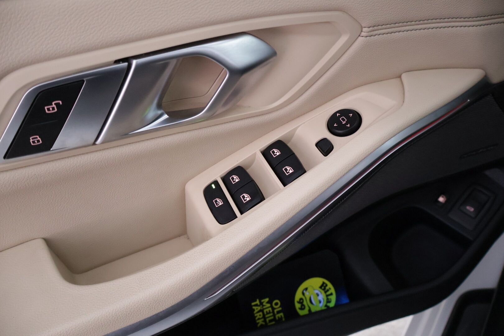 BMW 330 2021 G21 Touring 330e A Charged Edition Sport  * Sportline / Digimittaristo / H&K / S-koukku / ACC / Nahkasisusta / - | Harman-Cardon- sound system | Ambient light | Tutkat | Vaalea nahkasisusta | Akkukäyttöinen lisälämmitin | Adaptiivinen vakionopeudensäädin |