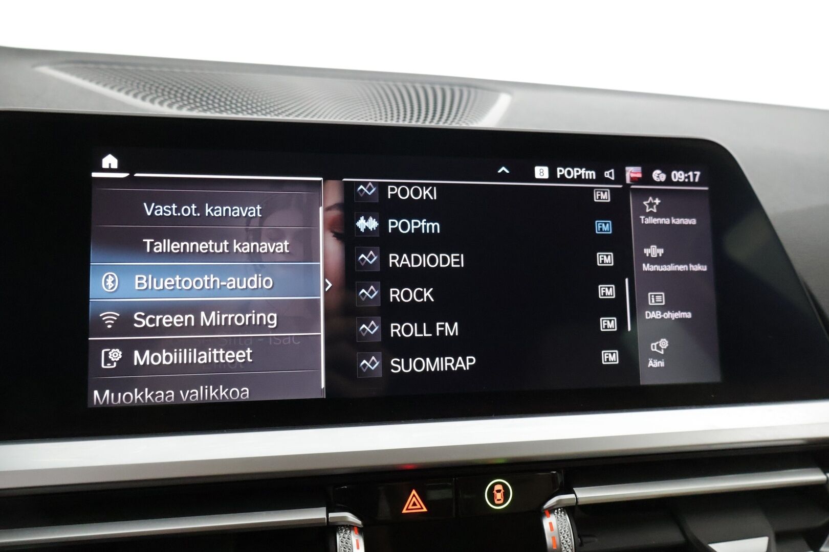 BMW 330 2021 G21 Touring 330e A Charged Edition Sport  * Sportline / Digimittaristo / H&K / S-koukku / ACC / Nahkasisusta / - 2x Renkaat vanteilla / Akkukäyttöinen lisälämmitin / Tutkat / Ambient Light 