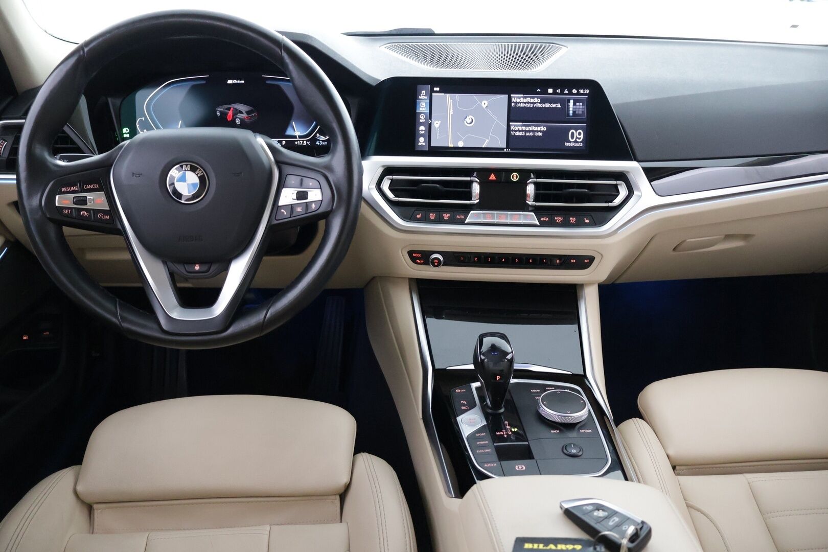 BMW 330 2021 G21 Touring 330e A Charged Edition Sport  * Sportline / Digimittaristo / H&K / S-koukku / ACC / Nahkasisusta / - | Harman-Cardon- sound system | Ambient light | Tutkat | Vaalea nahkasisusta | Akkukäyttöinen lisälämmitin | Adaptiivinen vakionopeudensäädin |