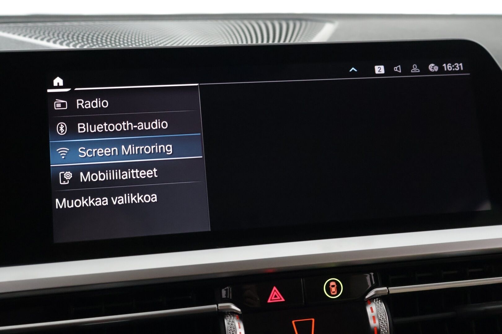 BMW 330 2021 G21 Touring 330e A Charged Edition Sport  * Sportline / Digimittaristo / H&K / S-koukku / ACC / Nahkasisusta / - | Harman-Cardon- sound system | Ambient light | Tutkat | Vaalea nahkasisusta | Akkukäyttöinen lisälämmitin | Adaptiivinen vakionopeudensäädin |
