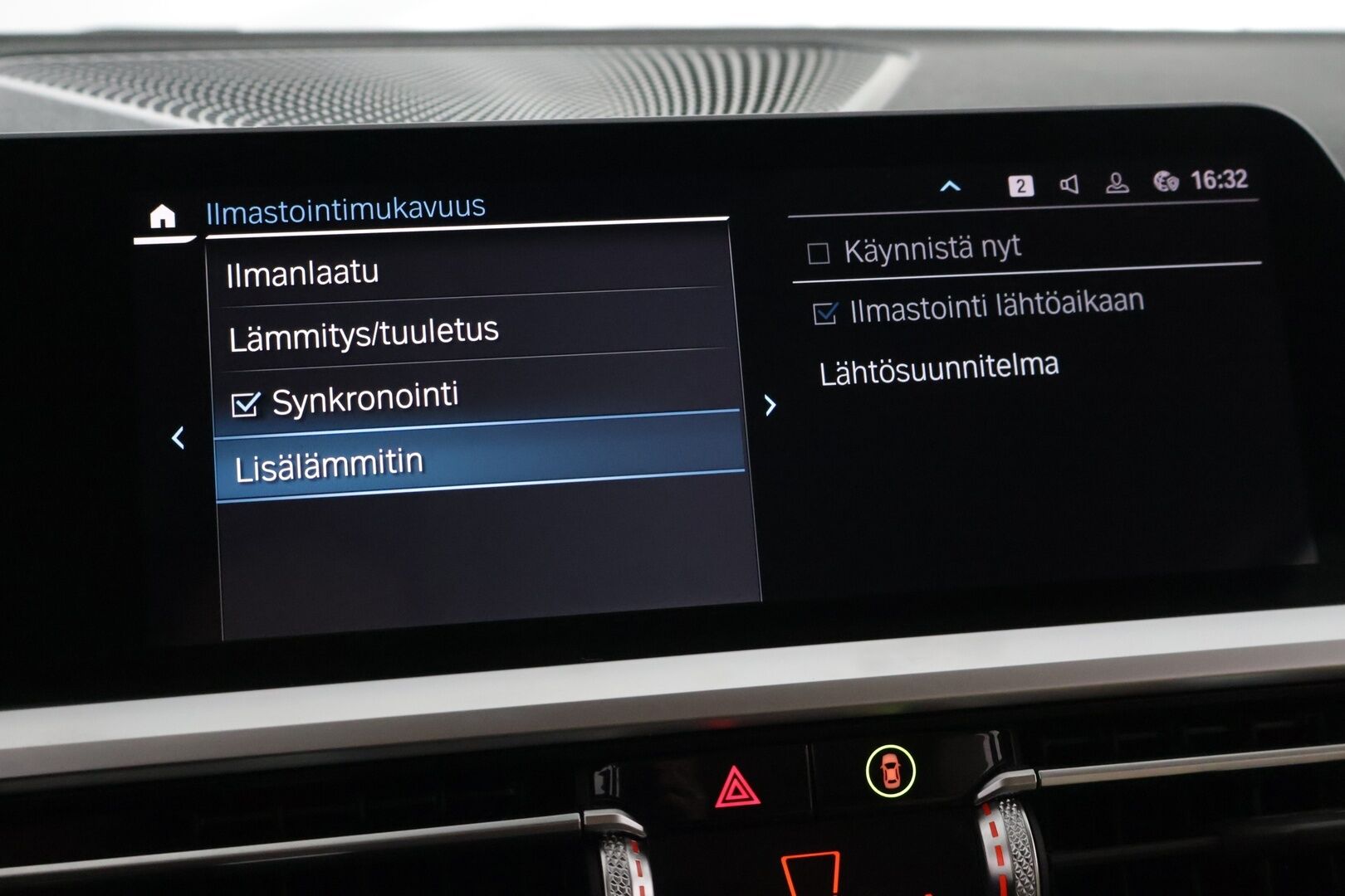 BMW 330 2021 G21 Touring 330e A Charged Edition Sport  * Sportline / Digimittaristo / H&K / S-koukku / ACC / Nahkasisusta / - | Harman-Cardon- sound system | Ambient light | Tutkat | Vaalea nahkasisusta | Akkukäyttöinen lisälämmitin | Adaptiivinen vakionopeudensäädin |