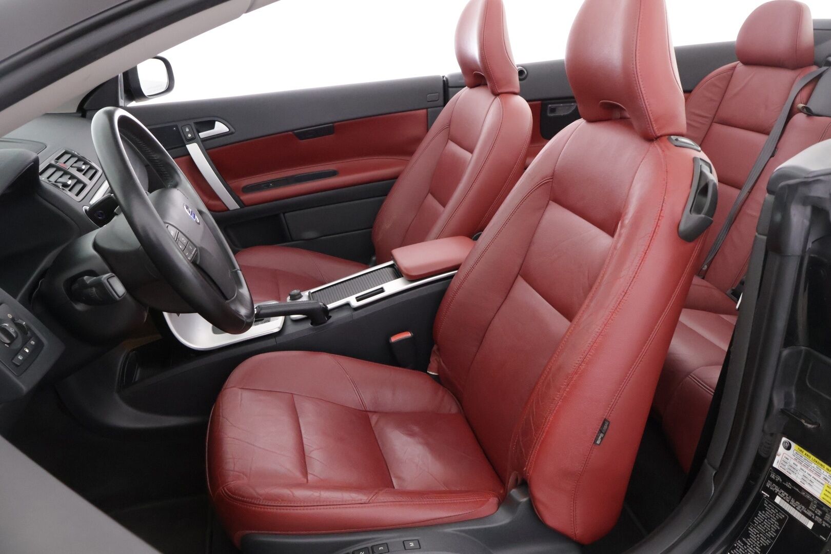 Volvo C70 2012 T5 Summum aut  *Muistipenkit / Punainen Nahkasisusta / Premium Äänentoisto / Vakkari / Sähkölasit / Penkinlämmittimet* - Jakopää tehty 05/24! / Huippusiisti / Kattavasti huollettu