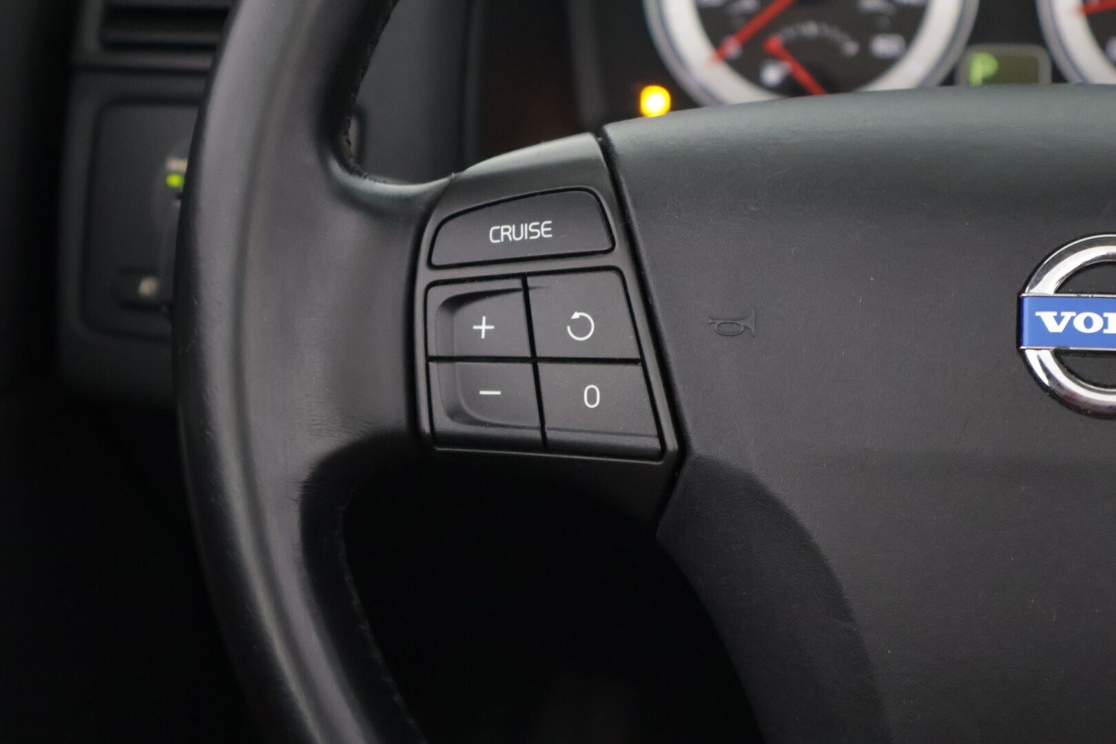 Volvo C70 2012 T5 Summum aut  *Muistipenkit / Punainen Nahkasisusta / Premium Äänentoisto / Vakkari / Sähkölasit / Penkinlämmittimet* - Jakopää tehty 05/24! / Huippusiisti / Kattavasti huollettu