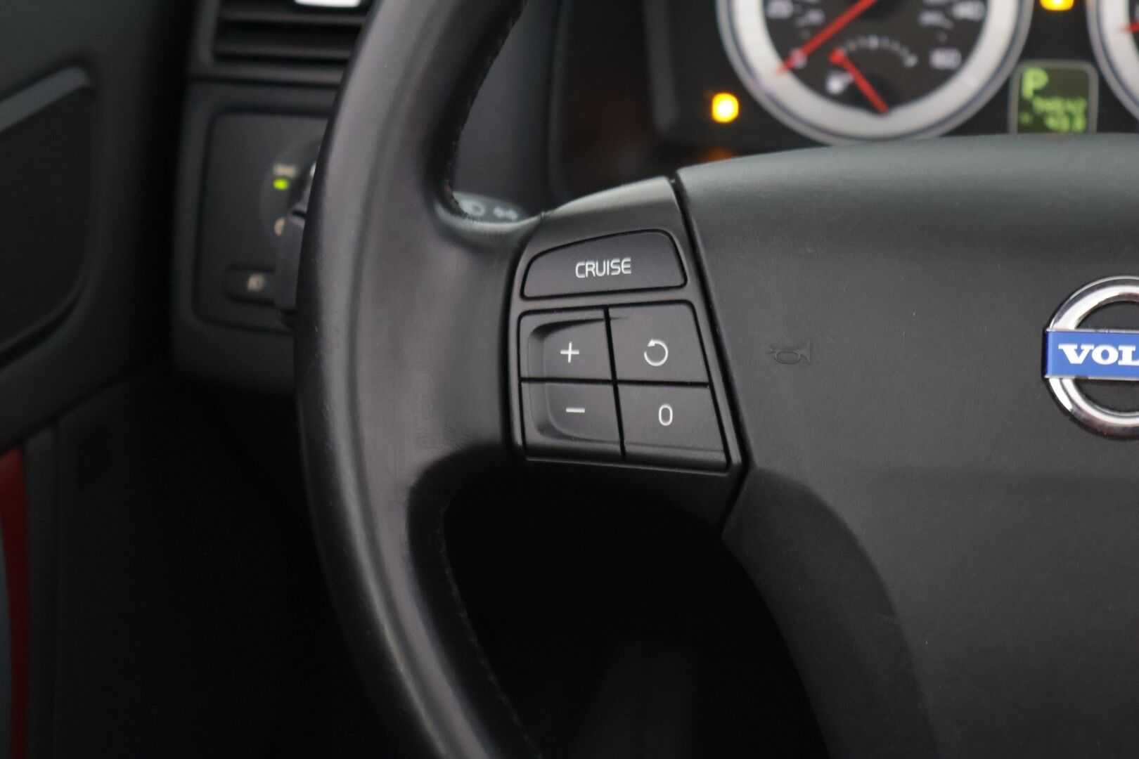 Volvo C70 2012 T5 Summum aut  *Muistipenkit / Punainen Nahkasisusta / Premium Äänentoisto / Vakkari / Sähkölasit / Penkinlämmittimet* - Jakopää tehty 05/24! / Huippusiisti / Kattavasti huollettu