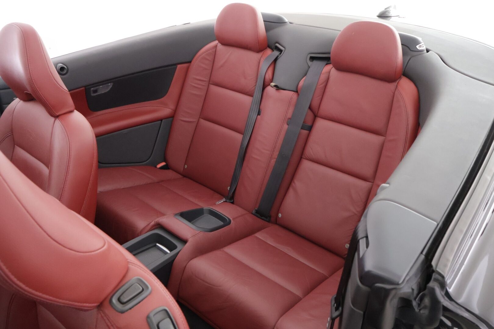 Volvo C70 2012 T5 Summum aut  *Muistipenkit / Punainen Nahkasisusta / Premium Äänentoisto / Vakkari / Sähkölasit / Penkinlämmittimet* - Jakopää tehty 05/24! / Huippusiisti / Kattavasti huollettu