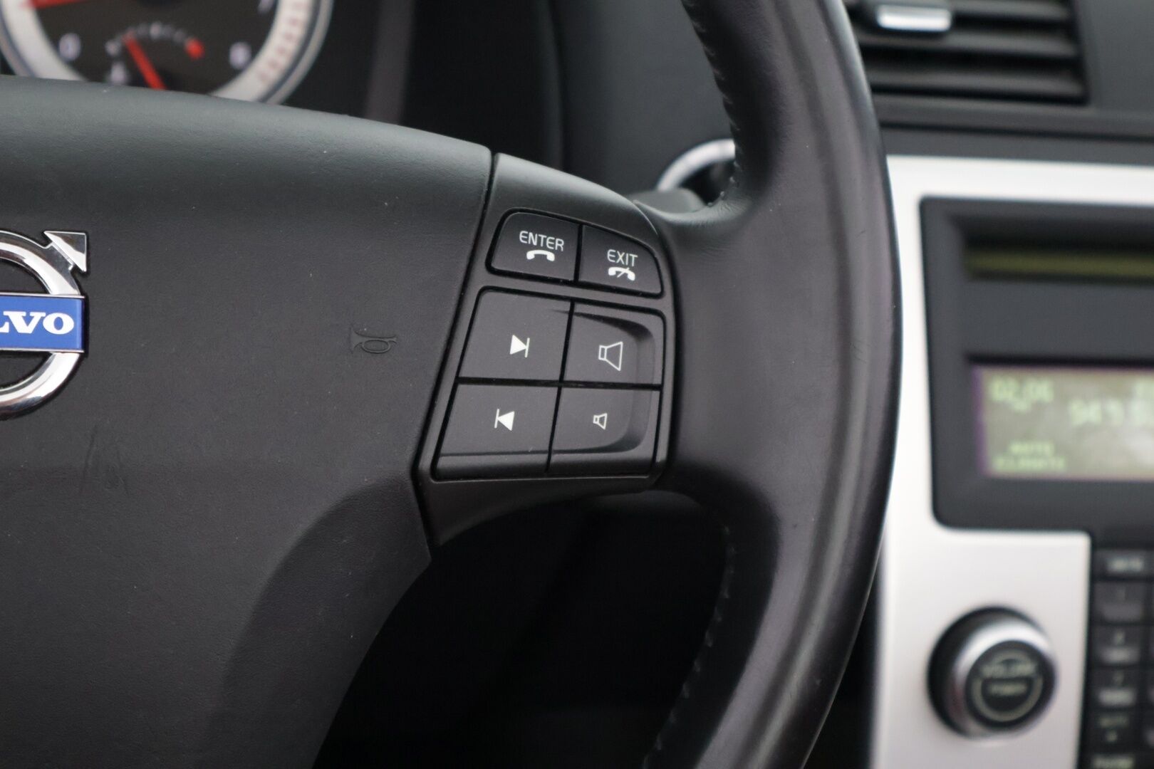 Volvo C70 2012 T5 Summum aut  *Muistipenkit / Punainen Nahkasisusta / Premium Äänentoisto / Vakkari / Sähkölasit / Penkinlämmittimet* - Jakopää tehty 05/24! / Huippusiisti / Kattavasti huollettu