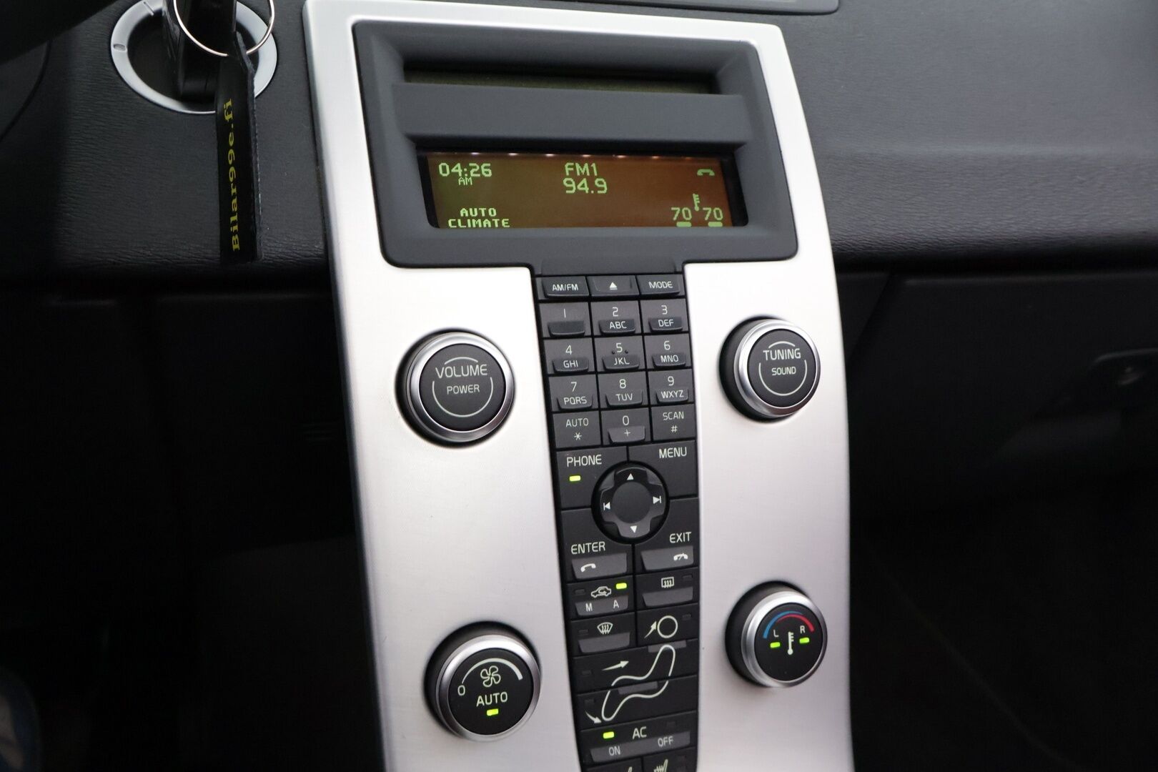Volvo C70 2012 T5 Summum aut  *Muistipenkit / Punainen Nahkasisusta / Premium Äänentoisto / Vakkari / Sähkölasit / Penkinlämmittimet* - Jakopää tehty 05/24! / Huippusiisti / Kattavasti huollettu