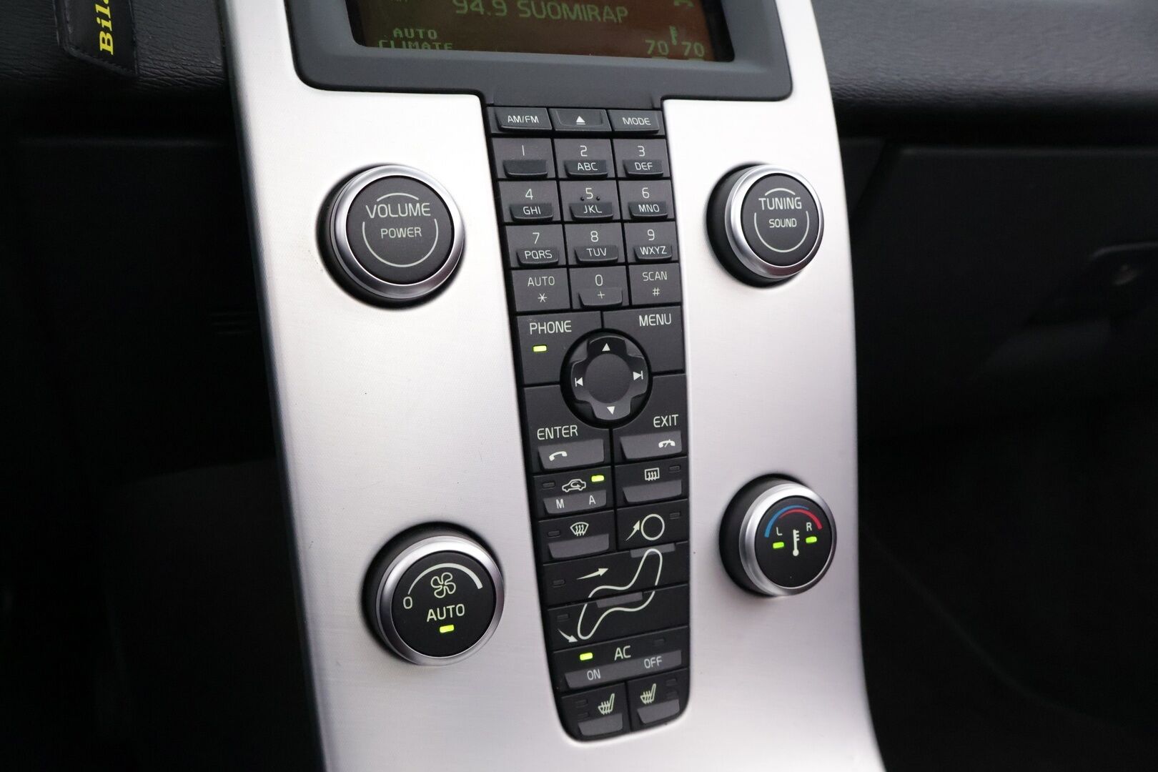 Volvo C70 2012 T5 Summum aut  *Muistipenkit / Punainen Nahkasisusta / Premium Äänentoisto / Vakkari / Sähkölasit / Penkinlämmittimet* - Jakopää tehty 05/24! / Huippusiisti / Kattavasti huollettu