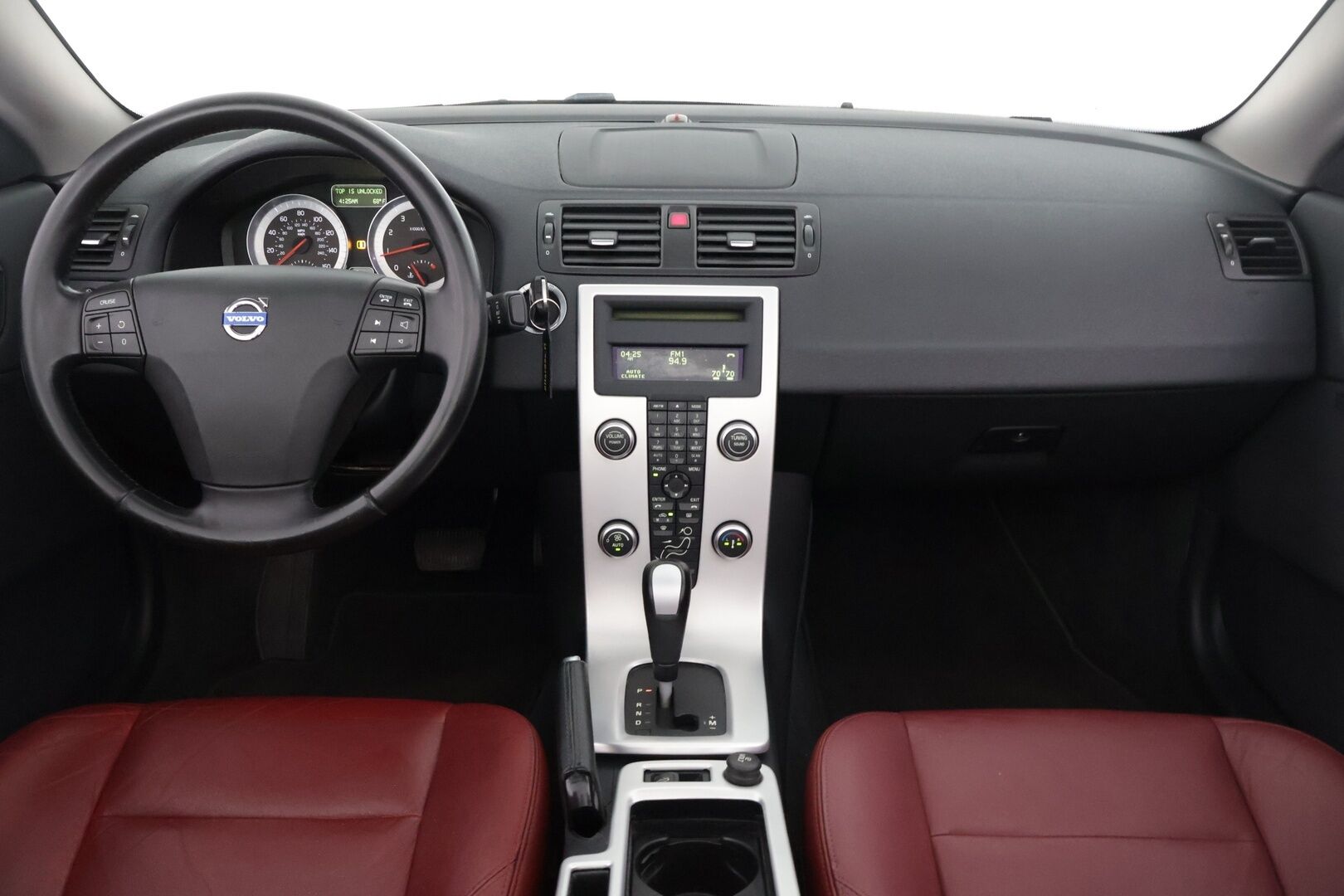 Volvo C70 2012 T5 Summum aut  *Muistipenkit / Punainen Nahkasisusta / Premium Äänentoisto / Vakkari / Sähkölasit / Penkinlämmittimet* - Jakopää tehty 05/24! / Huippusiisti / Kattavasti huollettu