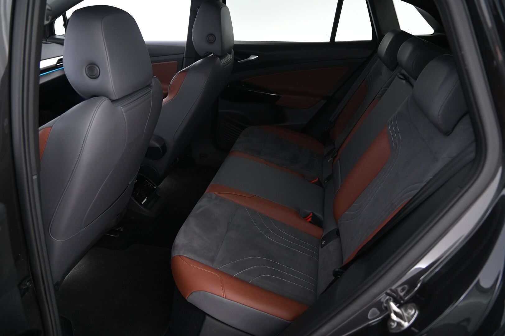 Volkswagen ID.4 2021 PRO 150 KW *ACC / LED-valot / Seisontalämmitys / Digimittaristo / Navi / P-Kamera* - *Juuri saapunut! / Tutkat / Ambient-Light / Puolinahka / Ratinlämmitys / 2X renkaat / AndroidAuto / AppleCarPlay / Mirrorlink*