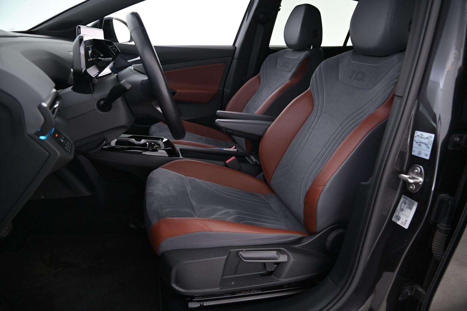 Volkswagen ID.4 2021 PRO 150 KW *ACC / LED-valot / Seisontalämmitys / Digimittaristo / Navi / P-Kamera* - *Juuri saapunut! / Tutkat / Ambient-Light / Puolinahka / Ratinlämmitys / 2X renkaat / AndroidAuto / AppleCarPlay / Mirrorlink*