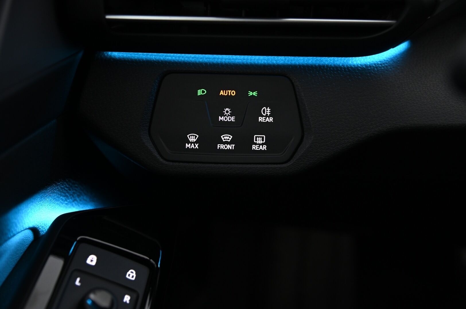 Volkswagen ID.4 2021 PRO 150 KW *ACC / LED-valot / Seisontalämmitys / Digimittaristo / Navi / P-Kamera* - *Juuri saapunut! / Tutkat / Ambient-Light / Puolinahka / Ratinlämmitys / 2X renkaat / AndroidAuto / AppleCarPlay / Mirrorlink*