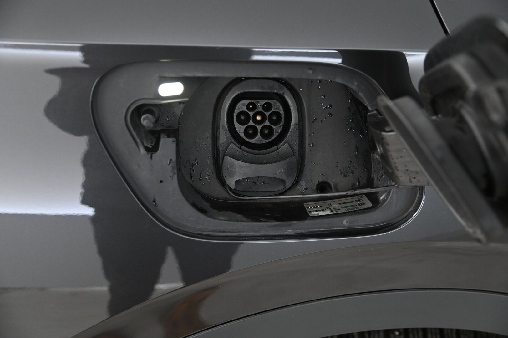 Volkswagen ID.4 2021 PRO 150 KW *ACC / LED-valot / Seisontalämmitys / Digimittaristo / Navi / P-Kamera* - *Juuri saapunut! / Tutkat / Ambient-Light / Puolinahka / Ratinlämmitys / 2X renkaat / AndroidAuto / AppleCarPlay / Mirrorlink*