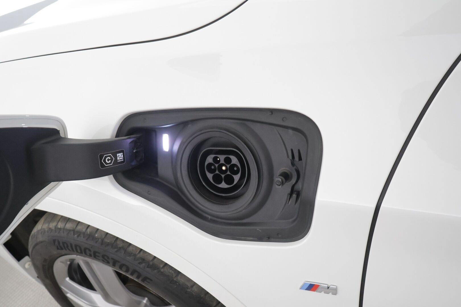BMW X1 2021 F48 xDrive25e A Business M Sport - Adapt.Vakkari | LED | Sporttipenkit | P.Kamera | Puolinahat | Navi | Kahdet Renkaat |