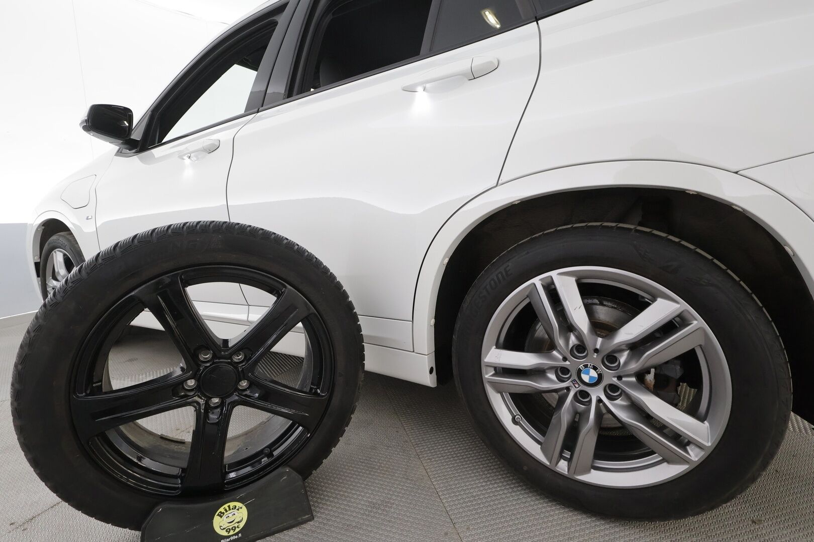 BMW X1 2021 F48 xDrive25e A Business M Sport - Adapt.Vakkari | LED | Sporttipenkit | P.Kamera | Puolinahat | Navi | Kahdet Renkaat |
