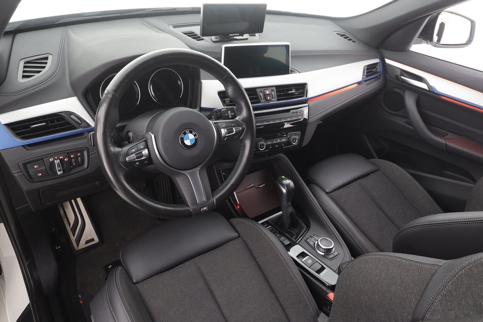 BMW X1 2021 F48 xDrive25e A Business M Sport - Adapt.Vakkari | LED | Sporttipenkit | P.Kamera | Puolinahat | Navi | Kahdet Renkaat |