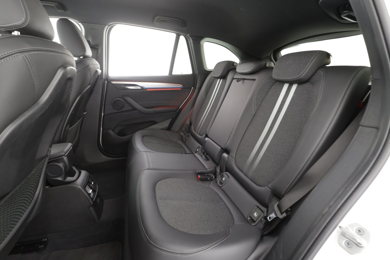 BMW X1 2021 F48 xDrive25e A Business M Sport - Adapt.Vakkari | LED | Sporttipenkit | P.Kamera | Puolinahat | Navi | Kahdet Renkaat |