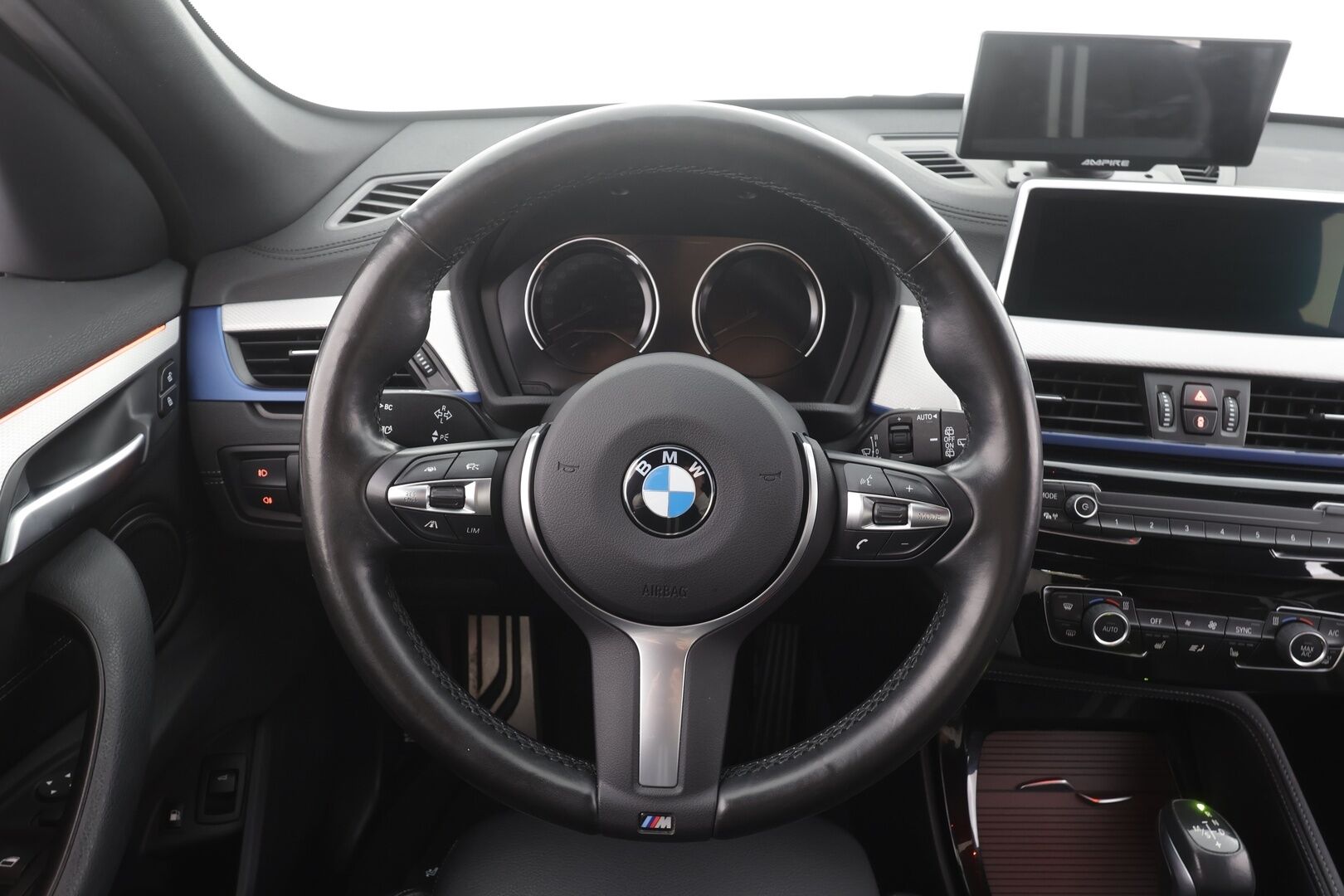 BMW X1 2021 F48 xDrive25e A Business M Sport - Adapt.Vakkari | LED | Sporttipenkit | P.Kamera | Puolinahat | Navi | Kahdet Renkaat |