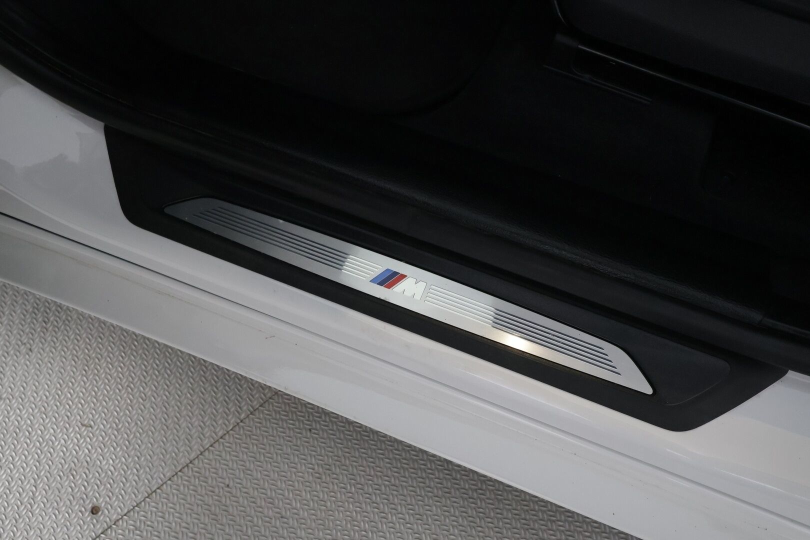 BMW X1 2021 F48 xDrive25e A Business M Sport - Adapt.Vakkari | LED | Sporttipenkit | P.Kamera | Puolinahat | Navi | Kahdet Renkaat |