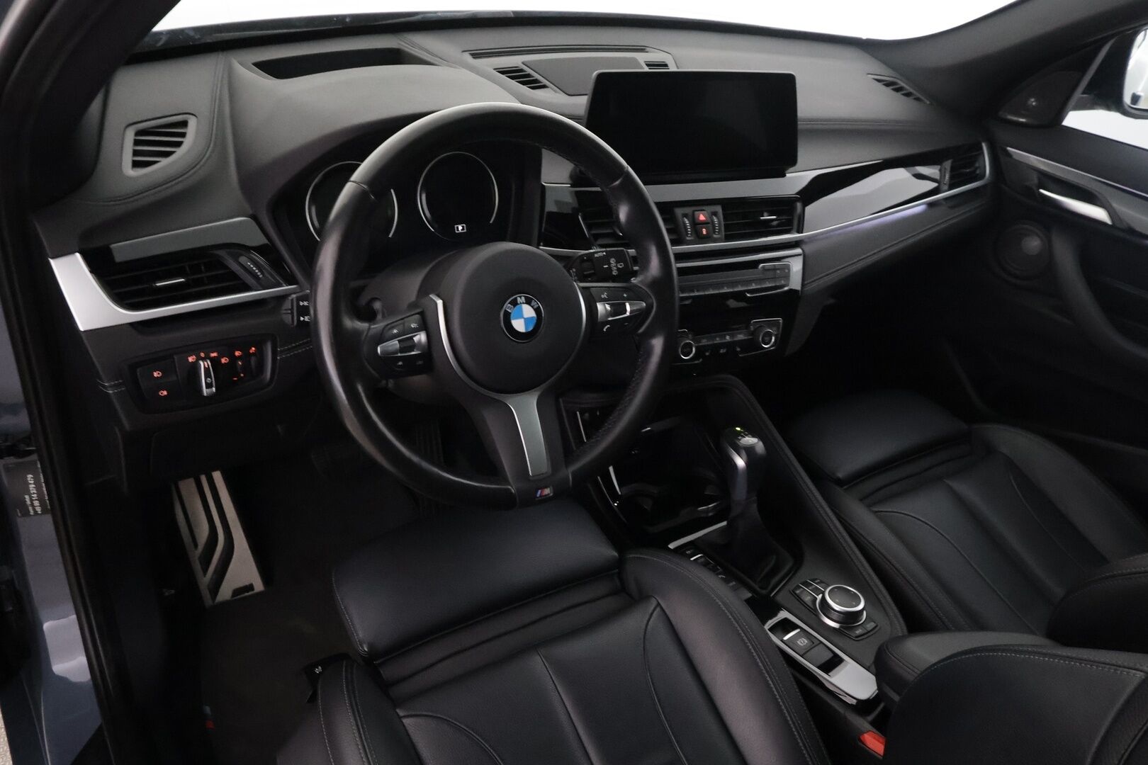 BMW X1 2021 F48 xDrive25e A Charged Edition M Sport - | ACC | LED | panorama | H/K | Sporttinahat | P.Kamera | HUD | Comfort access | Kahdet Renkaat |