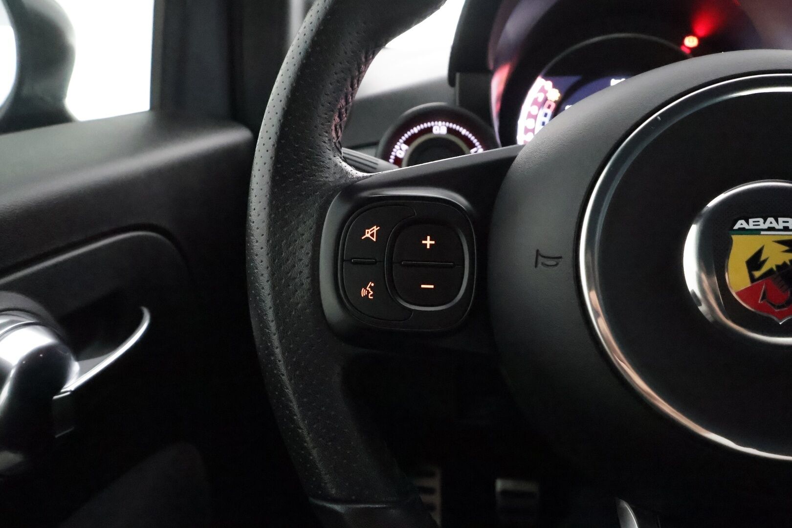 FIAT-ABARTH 500 2021 595 1.4 T-Jet 145 hv Turismo - | OZ Racing alut | Forge intake | Facelift | LED | Digimittaristo | Apple & Android | Bluetooth | Ahtopainemittari | Ilmastointi | 2x renkaat aluin | 