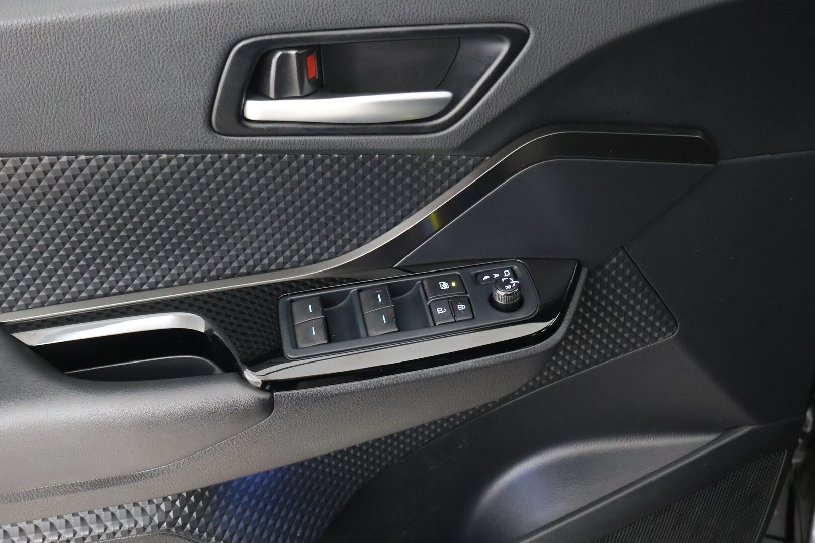 TOYOTA C-HR 2022 2,0 Hybrid Intense Business - | Facelift | Adapt.Vakkari | Peruutuskamera | Navi | Apple&Android | KeylessGo | LED-Valot |