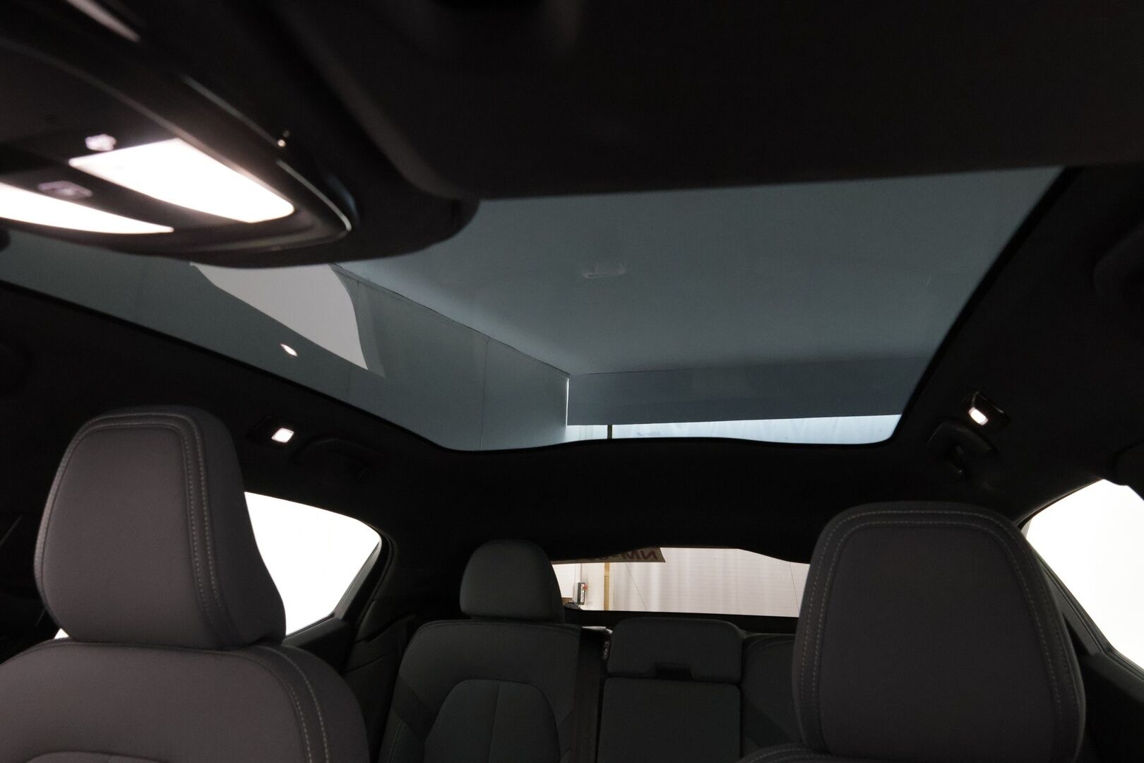 POLESTAR 2 2021 Long Range Dual Motor 78kWh  / Pilot&Plus -paketti / 360° Kamera / Harman&Kardon / Pixel LED / Lasikatto / Muistipenkki / KeylessGo / - Pilot&Plus -paketti | 360° Kamera | Harman&Kardon | Pixel LED | Lasikatto | Muistipenkki | KeylessGo
