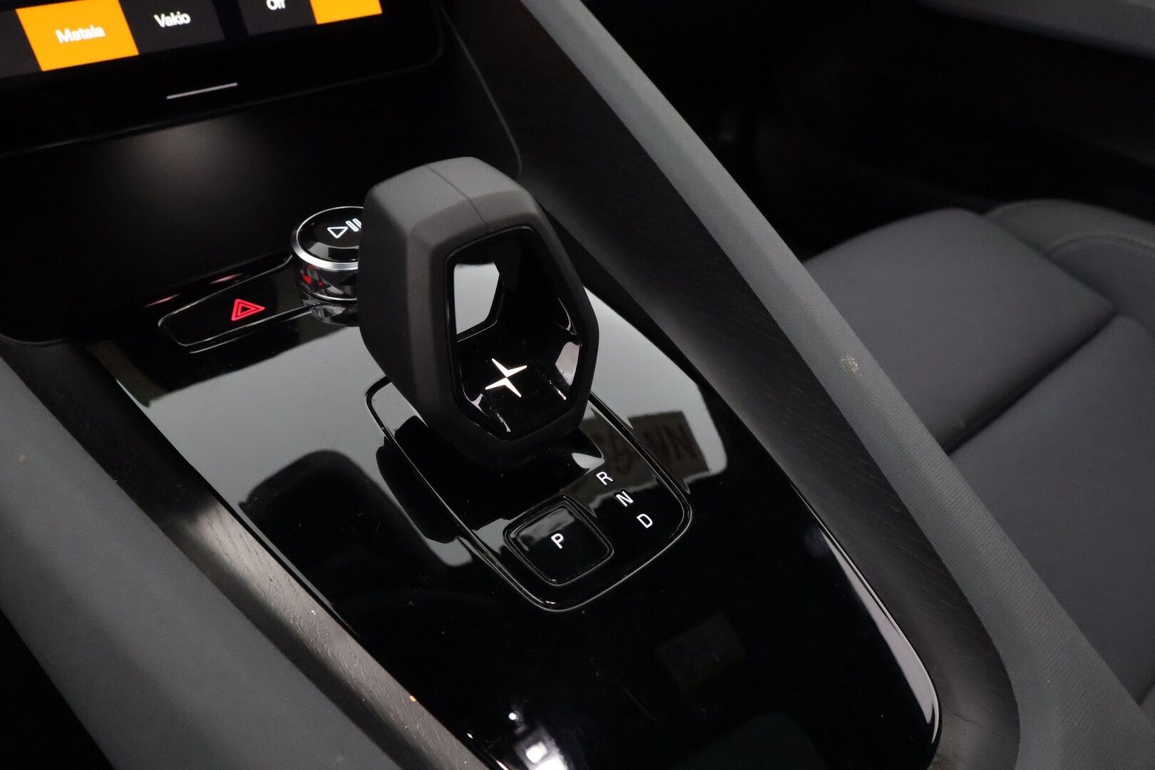 POLESTAR 2 2021 Long Range Dual Motor 78kWh  / Pilot&Plus -paketti / 360° Kamera / Harman&Kardon / Pixel LED / Lasikatto / Muistipenkki / KeylessGo / - Pilot&Plus -paketti | 360° Kamera | Harman&Kardon | Pixel LED | Lasikatto | Muistipenkki | KeylessGo