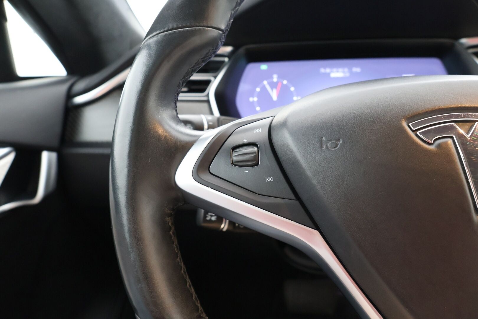TESLA MODEL S 2018 100D / Paranneltu Autopilot / Ilma-alusta / Premium Audio / P. Kamera / KeylessGo / Valkoinen nahkasisusta - 3,99 % KORKOTARJOUS TÄHÄN AUTOON - 31.5. ASTI! - 