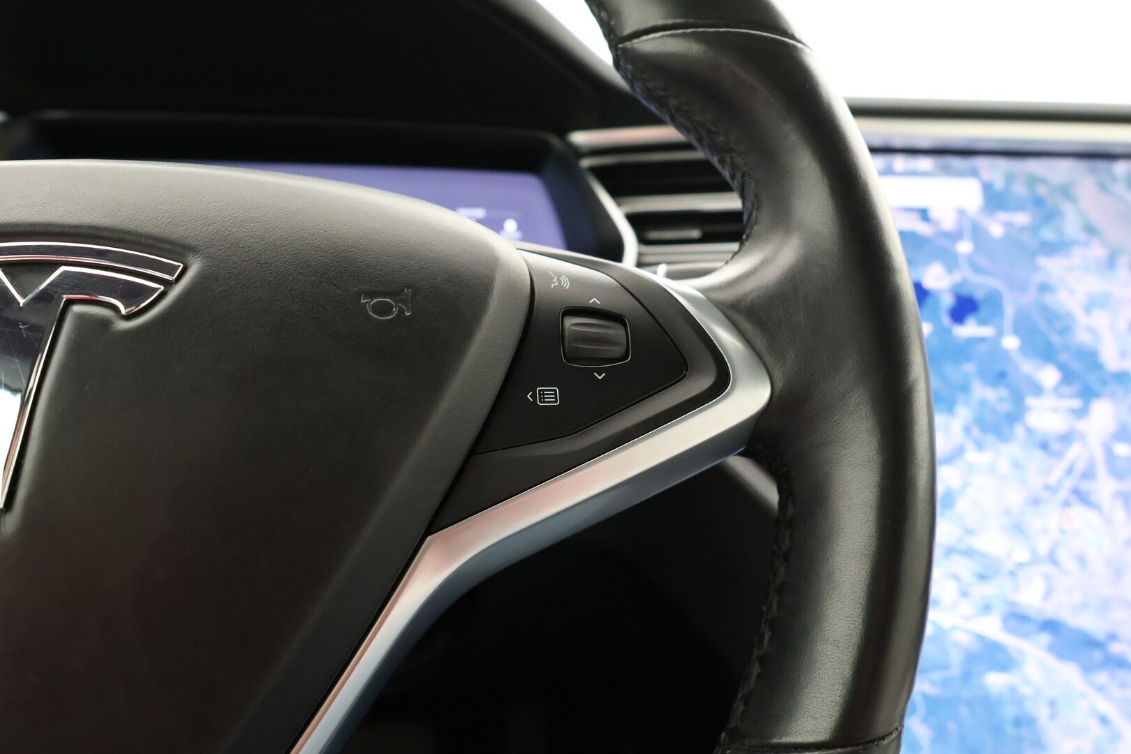 TESLA MODEL S 2018 100D / Paranneltu Autopilot / Ilma-alusta / Premium Audio / P. Kamera / KeylessGo / Valkoinen nahkasisusta - 3,99 % KORKOTARJOUS TÄHÄN AUTOON - 31.5. ASTI! - 