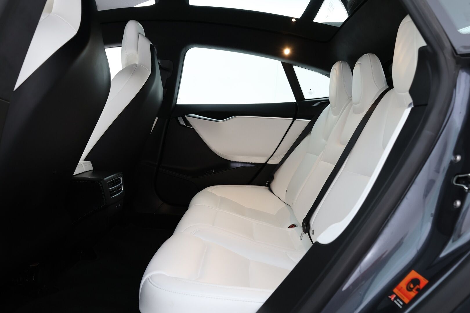 TESLA MODEL S 2018 100D / Paranneltu Autopilot / Ilma-alusta / Premium Audio / P. Kamera / KeylessGo / Valkoinen nahkasisusta - 3,99 % KORKOTARJOUS TÄHÄN AUTOON - 31.5. ASTI! - 
